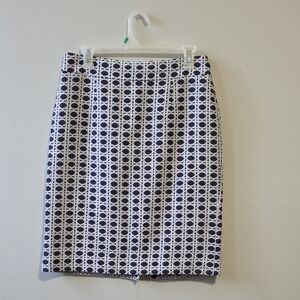 Banana REPUBLIC Size 6 Elegant Black and White Patterned Skirt